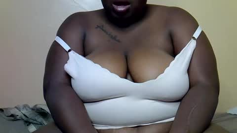 allyuney8 online show from December 1, 9:06 pm