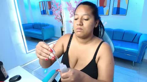 Alondra  online show from November 12, 4:10 am