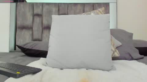 alyssia online show from July 3, 12:55 pm