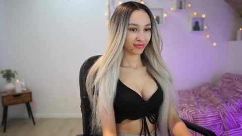 Snapshot of amai__liu chatting on March 4, 7:11 pm Amai Liu online show from March 4, 7:11 pm