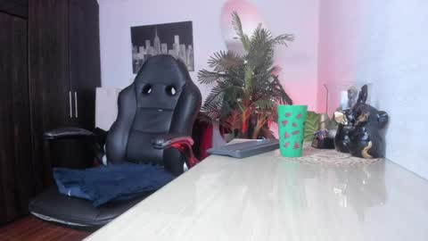 anny online show from April 28, 2:20 am