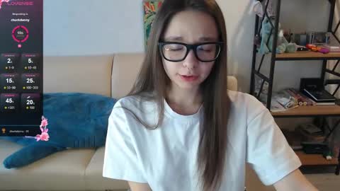 Snapshot of amaneli chatting on December 3, 11:43 am Mila online show from December 3, 11:43 am