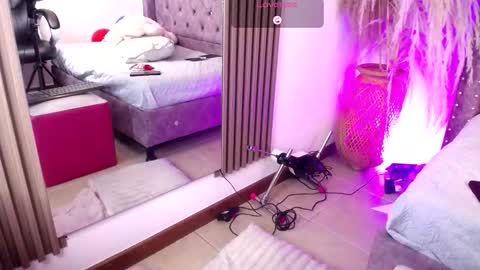 amara_davis1 online show from February 2, 4:33 am