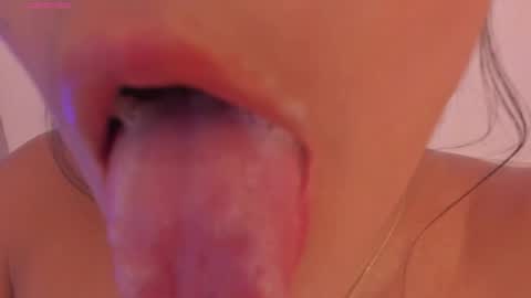 Snapshot of amaraht_ chatting on October 14, 9:12 am Amara online show from October 14, 9:12 am