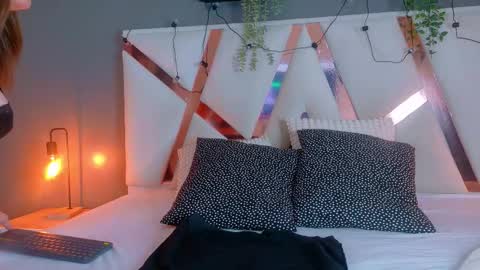 Snapshot of amarislenox__ chatting on October 3, 2:38 am Amaris online show from October 3, 2:38 am