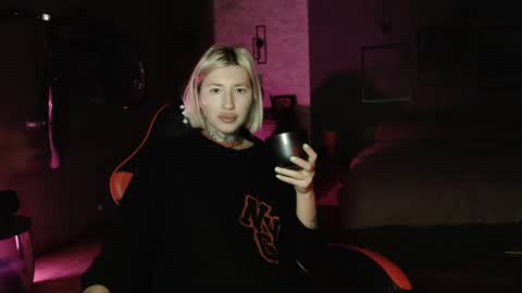 Snapshot of amayamalina chatting on December 7, 3:25 am Malina online show from December 7, 3:25 am