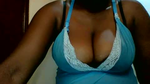 Mia online show from January 1, 7:10 pm