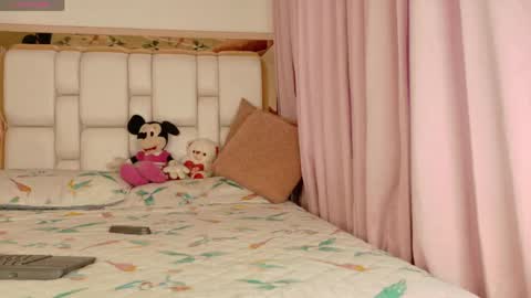   online show from April 27, 11:40 am