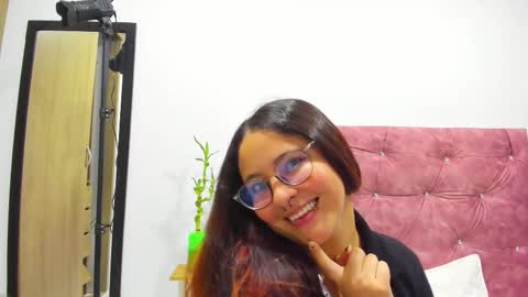 Snapshot of amber_kholin chatting on October 20, 8:23 pm scarlett online show from October 20, 8:23 pm