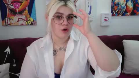 Snapshot of ambermonro chatting on September 17, 1:47 am Amber online show from September 17, 1:47 am