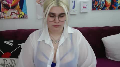 Snapshot of ambermonro chatting on October 3, 6:18 am Amber online show from October 3, 6:18 am
