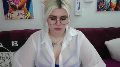 Snapshot of ambermonro chatting on September 23, 3:15 am Amber online show from September 23, 3:15 am