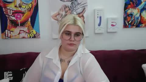 Snapshot of ambermonro chatting on October 1, 3:55 am Amber online show from October 1, 3:55 am