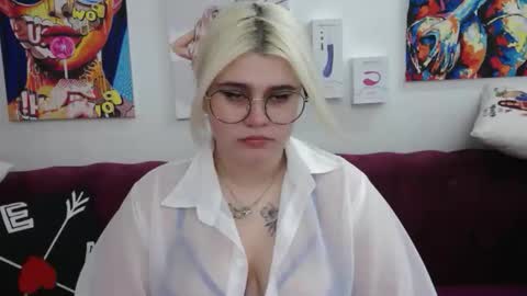Snapshot of ambermonro chatting on October 13, 1:41 am Amber online show from October 13, 1:41 am