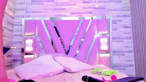Amber online show from April 16, 6:51 pm