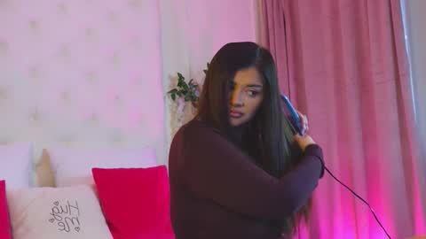 Amberseyes online show from March 12, 8:17 am