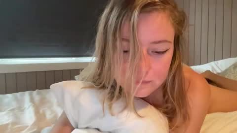 Amelia online show from October 25, 10:45 am