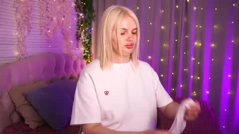  Amelia  online show from June 11, 4:09 am