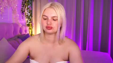 Amelia  online show from June 14, 2:35 am