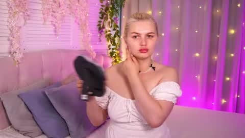  Amelia  online show from June 25, 3:06 am