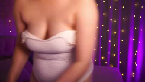  Amelia  online show from June 15, 3:51 am