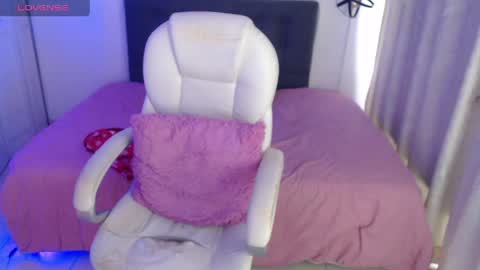 Amelie  online show from May 1, 3:37 pm