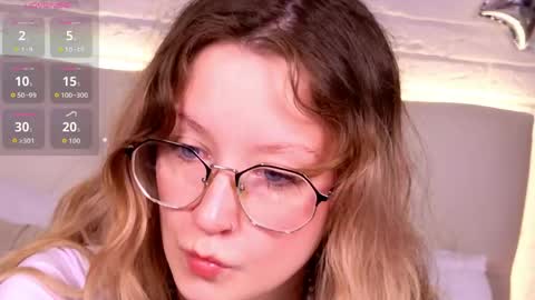 Amelie  online show from June 3, 12:50 pm