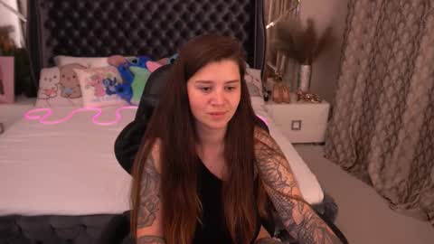 amellymillyy online show from September 26, 1:31 pm