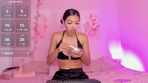 AmiiClark  online show from June 13, 7:00 pm