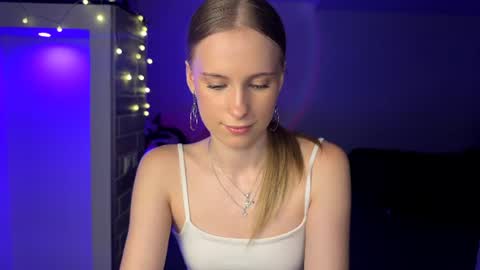Amily online show from August 8, 8:17 pm
