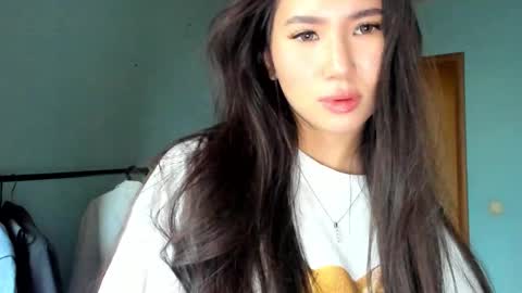 Snapshot of amina_artin chatting on October 24, 12:01 pm Amina online show from October 24, 12:01 pm