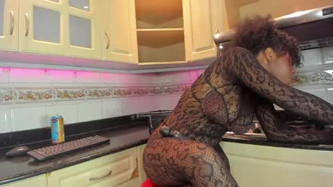 amirajones online show from June 5, 8:37 pm