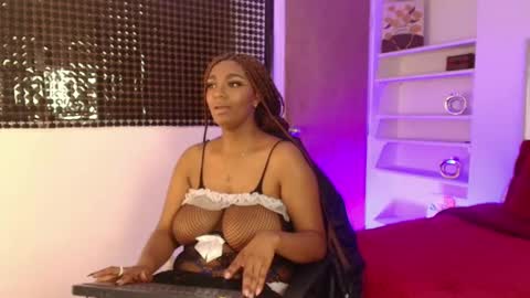 Amira online show from March 9, 7:28 pm