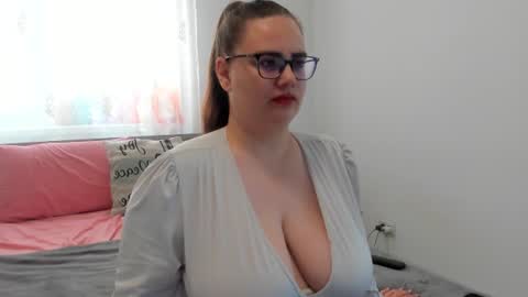 Amira Vyxen online show from June 18, 8:05 am