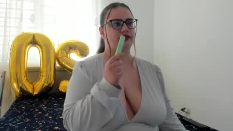 Amira Vyxen online show from April 28, 6:39 am
