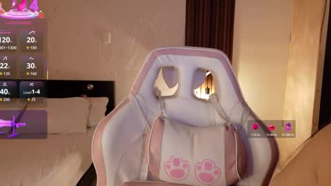   online show from February 3, 8:01 pm