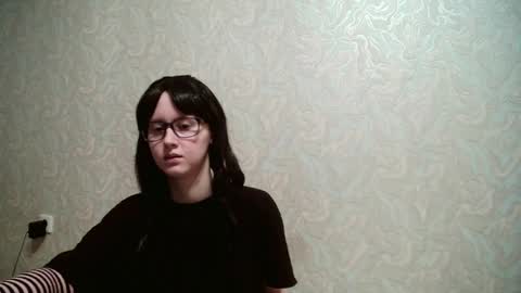 Amomira honeyx online show from August 3, 3:32 am