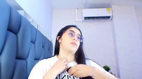 amy__wats0n online show from March 19, 7:40 pm
