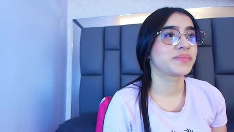 amy__wats0n online show from April 28, 7:07 pm