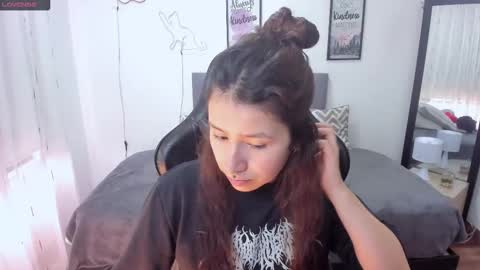 Snapshot of amy_sophiaa chatting on October 4, 4:22 pm Amy sophia 3 online show from October 4, 4:22 pm