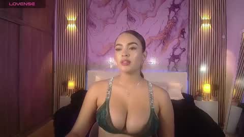 amyjohnsonn online show from May 1, 8:06 am