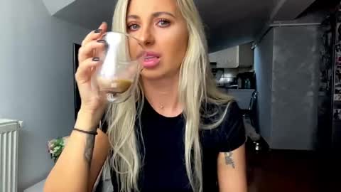 amyroberta92 online show from November 10, 7:47 am