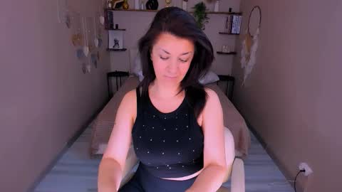 Ana online show from November 25, 3:47 pm