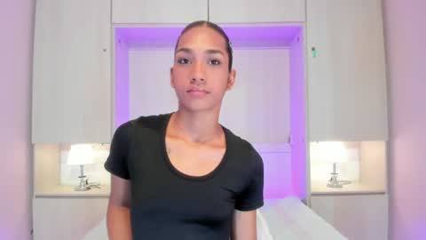 anaacollins_ online show from August 4, 12:00 pm