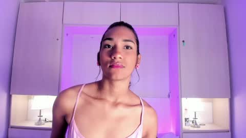 anaacollins_ online show from April 29, 11:46 am