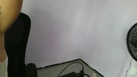 anabelucci_ online show from May 25, 3:55 pm