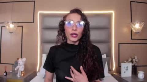 Ana Maria  online show from July 20, 8:20 pm