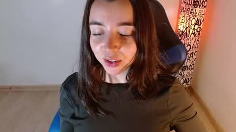 ana 3 online show from June 11, 2:53 am