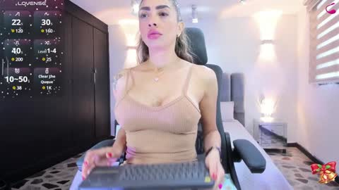 Snapshot of anaruiz1_ chatting on December 31, 12:15 pm ana online show from December 31, 12:15 pm