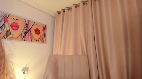 Ana online show from December 4, 8:53 pm